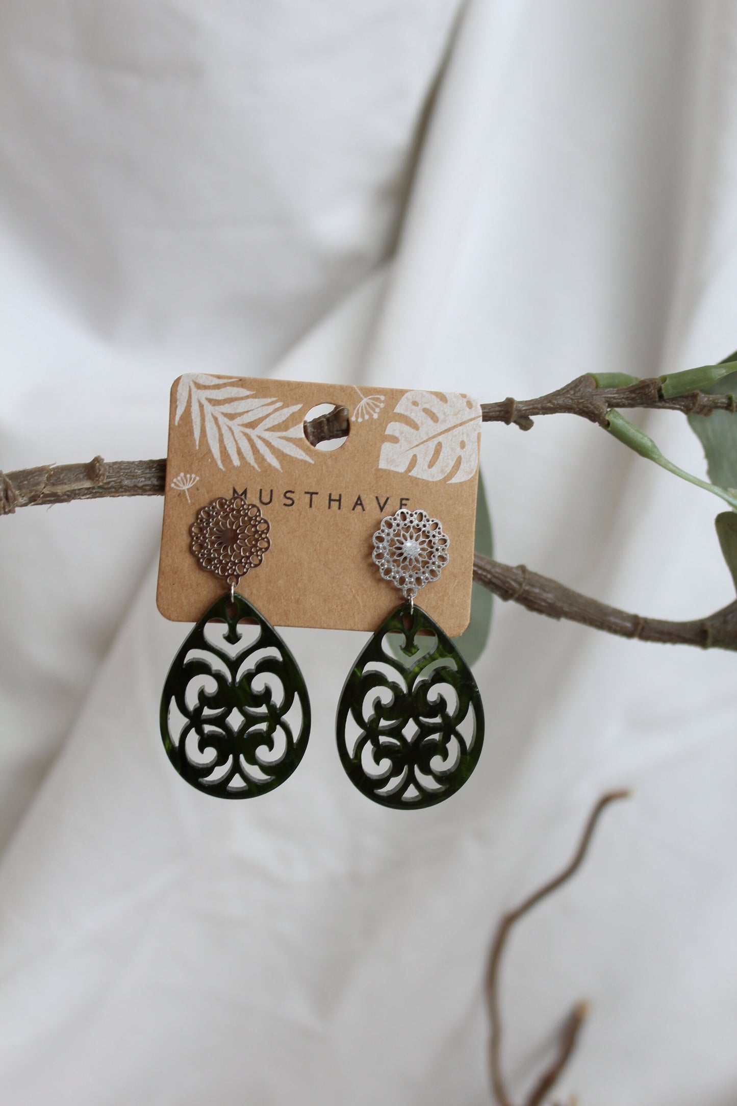 Einzigartige Statement Ohrringe mit Resin-Ornament Tropfen
