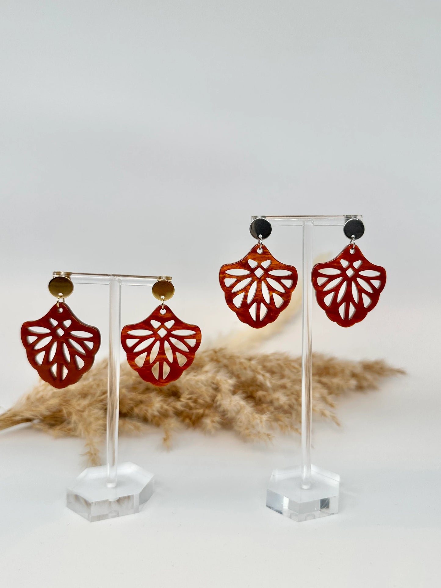 Ohrringe mit Resin-Ornament in verschiedene Farben