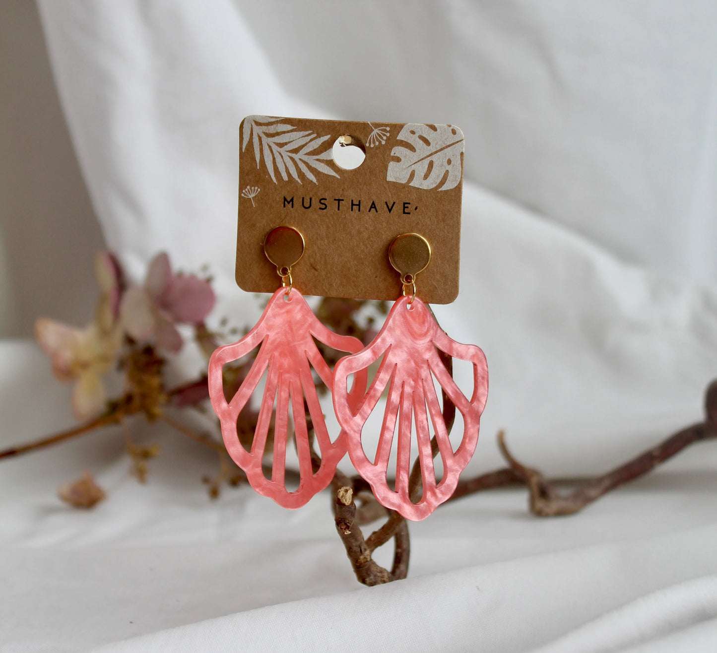 Ohrringe mit Resin-Ornament in pink