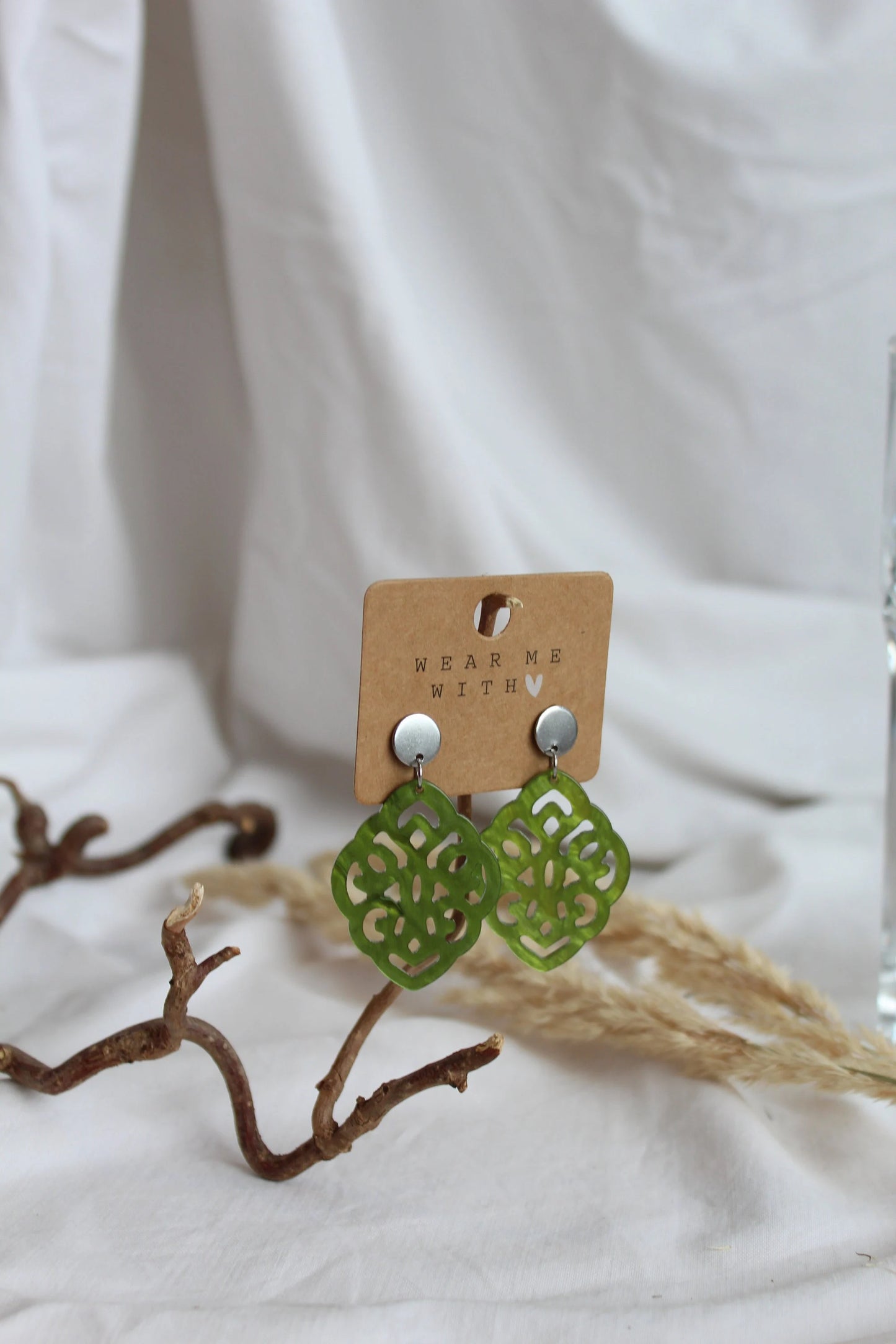 Earrings with resin ornament diamond in green