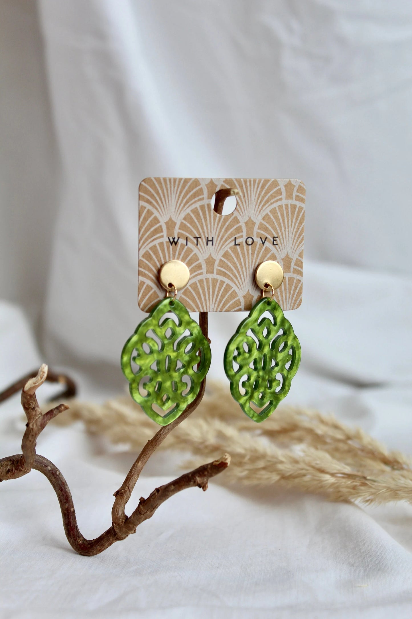 Earrings with resin ornament diamond in green