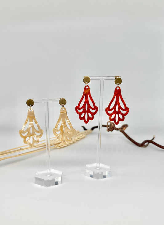 Einzigartige Statement Ohrringe mit Resin-Ornament in verschiedenen Farben