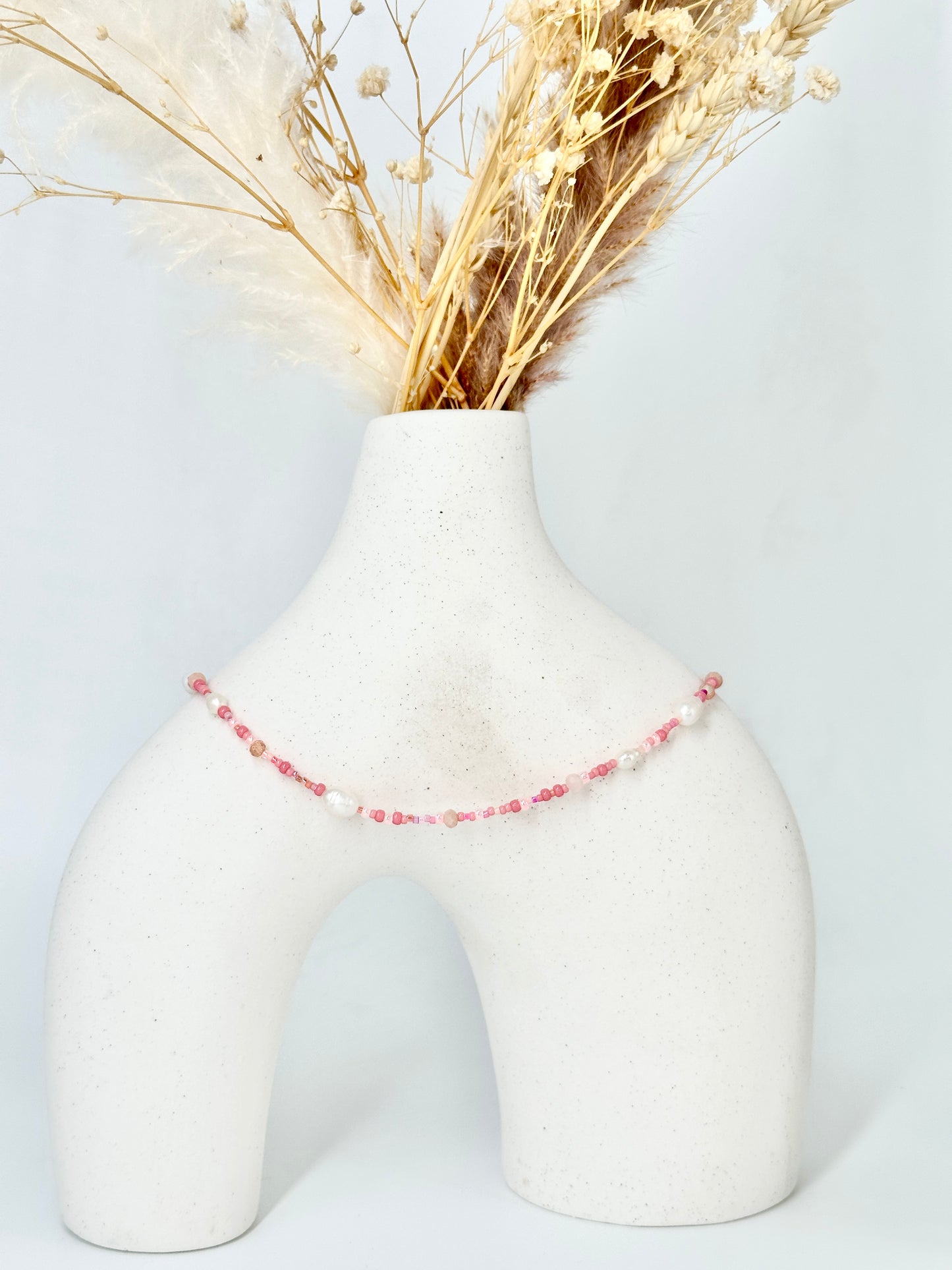 Necklace with freshwater pearls rose and white