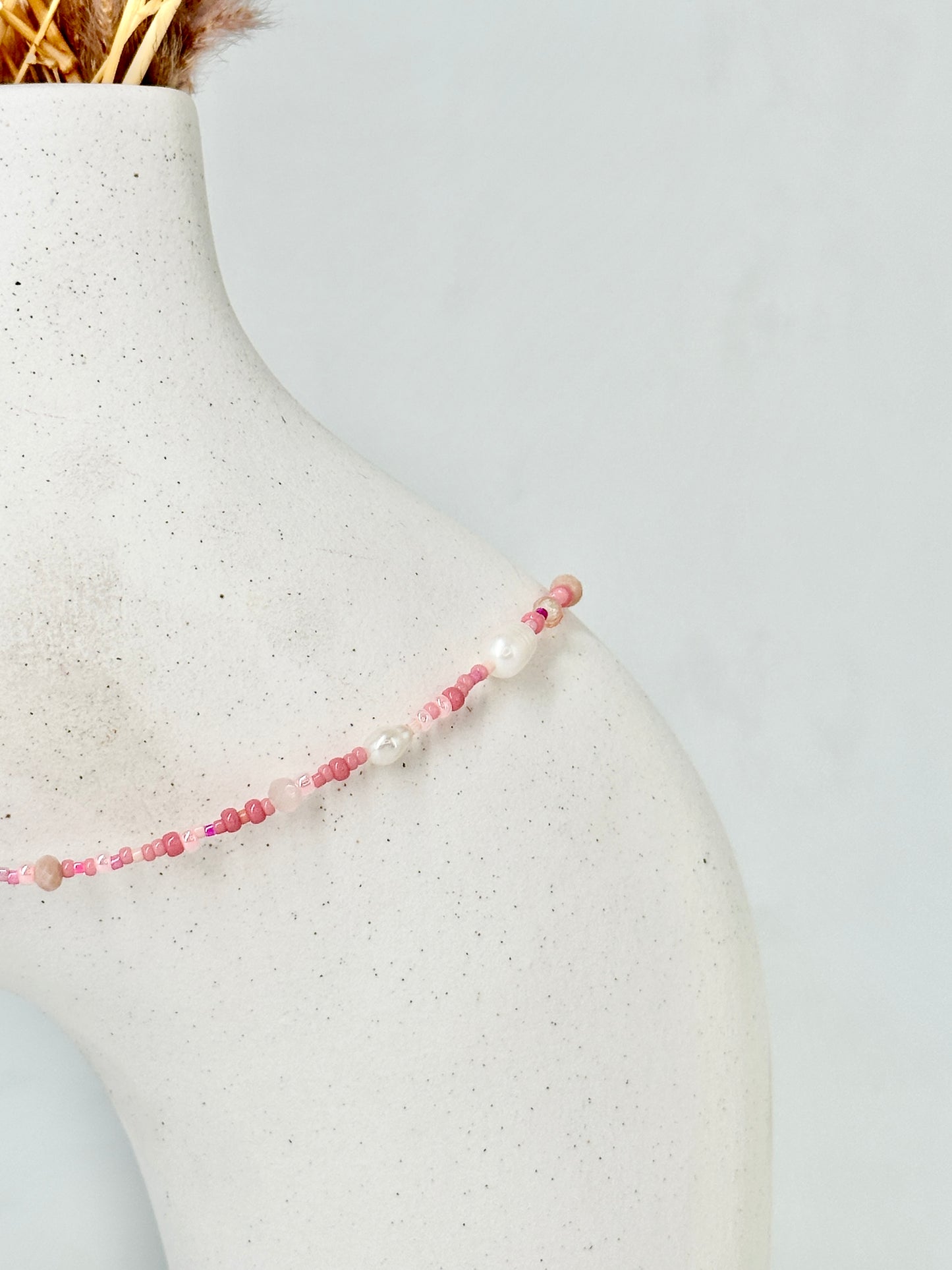 Necklace with freshwater pearls rose and white