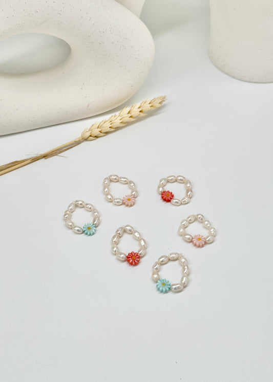 Süßwasserperlen-Ring mit bunten Blumen