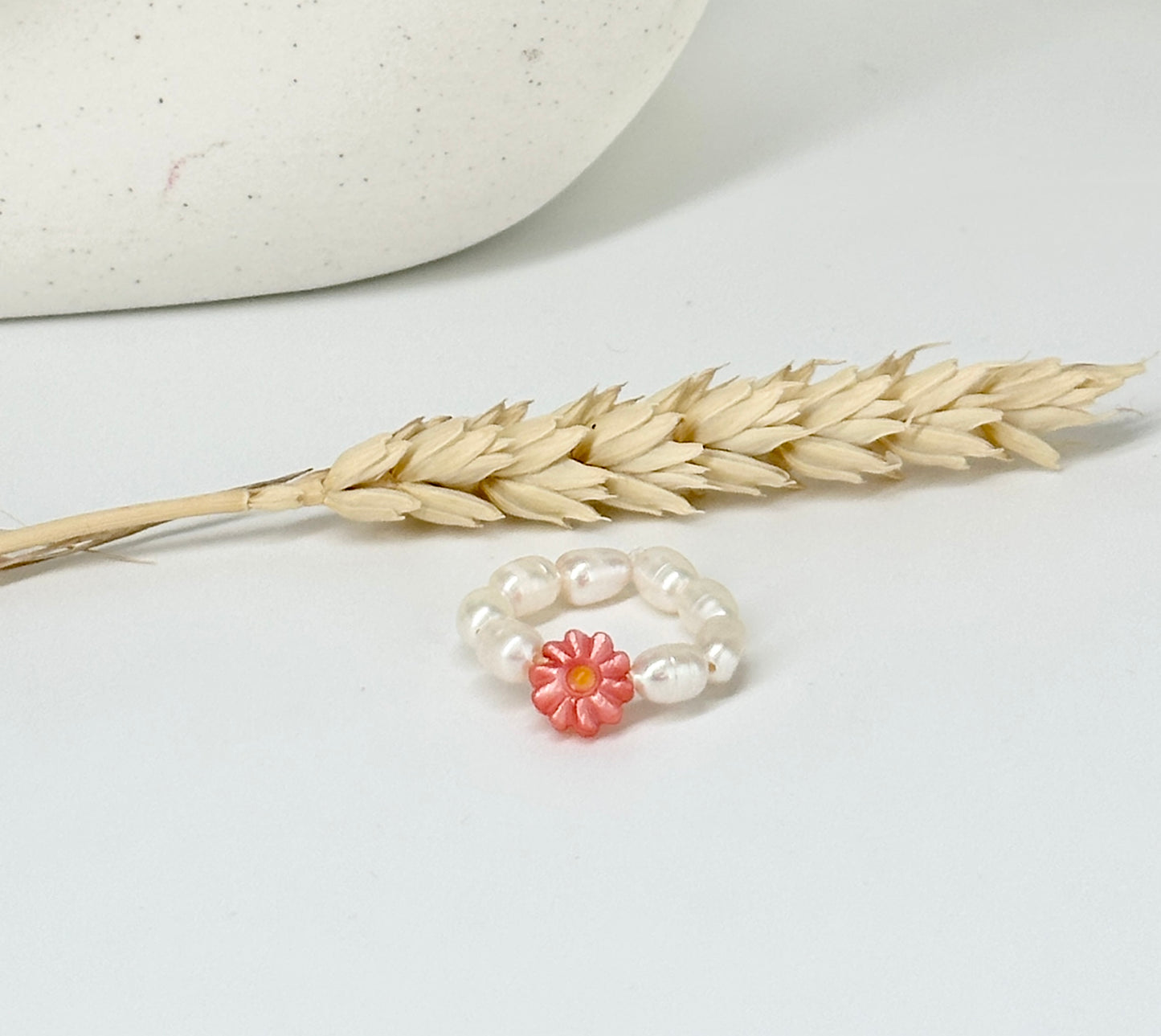 Süßwasserperlen-Ring mit bunten Blumen