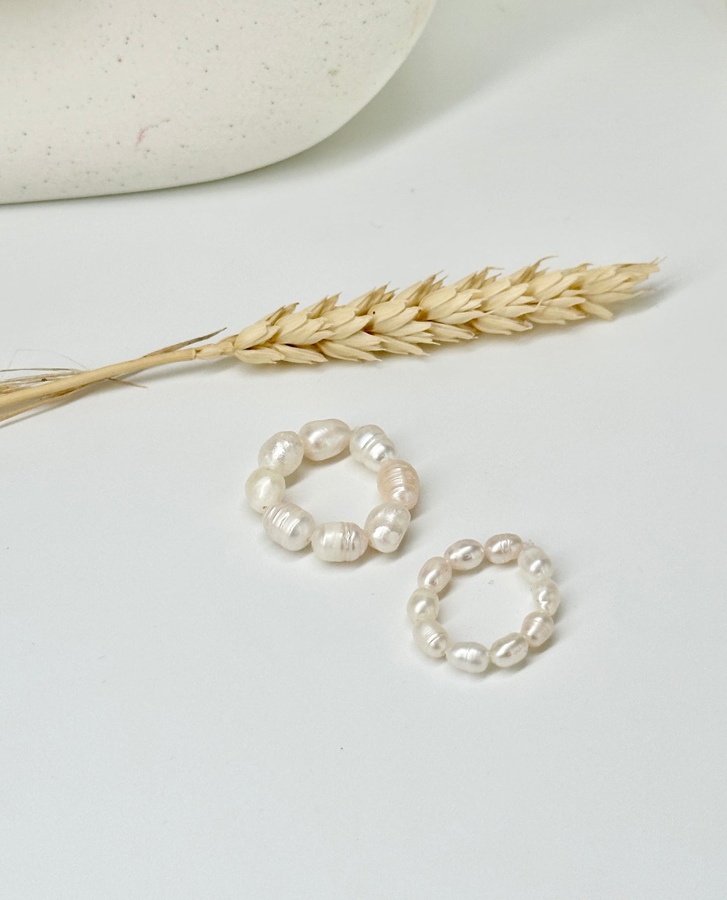 Einzigartige und handgemachte Süßwasserperlen-Ring in weiß