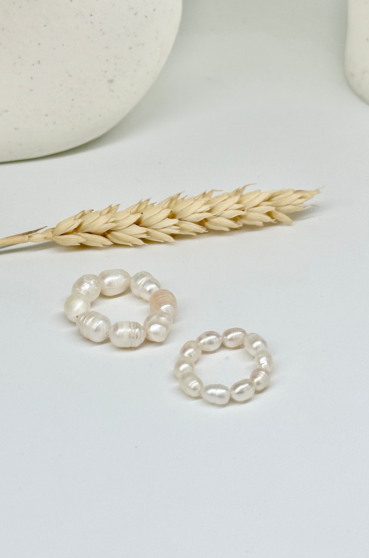 Einzigartige und handgemachte Süßwasserperlen-Ring in weiß