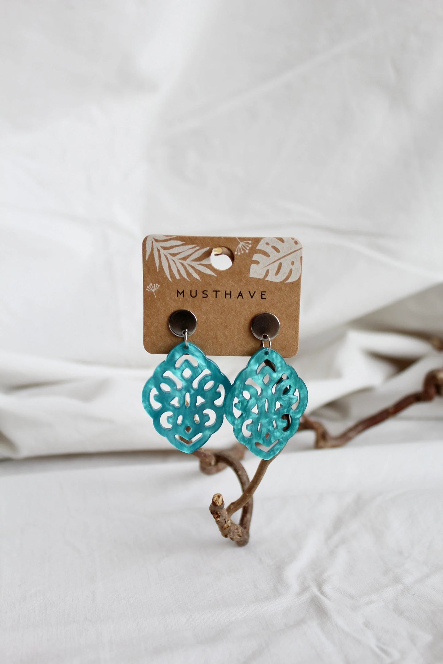 Ohrringe mit Resin-Ornament Raute türkis