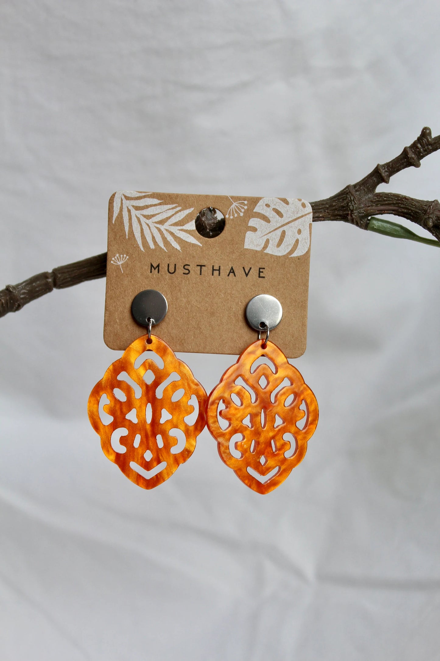 Ohrringe mit Resin-Ornament Raute in orange