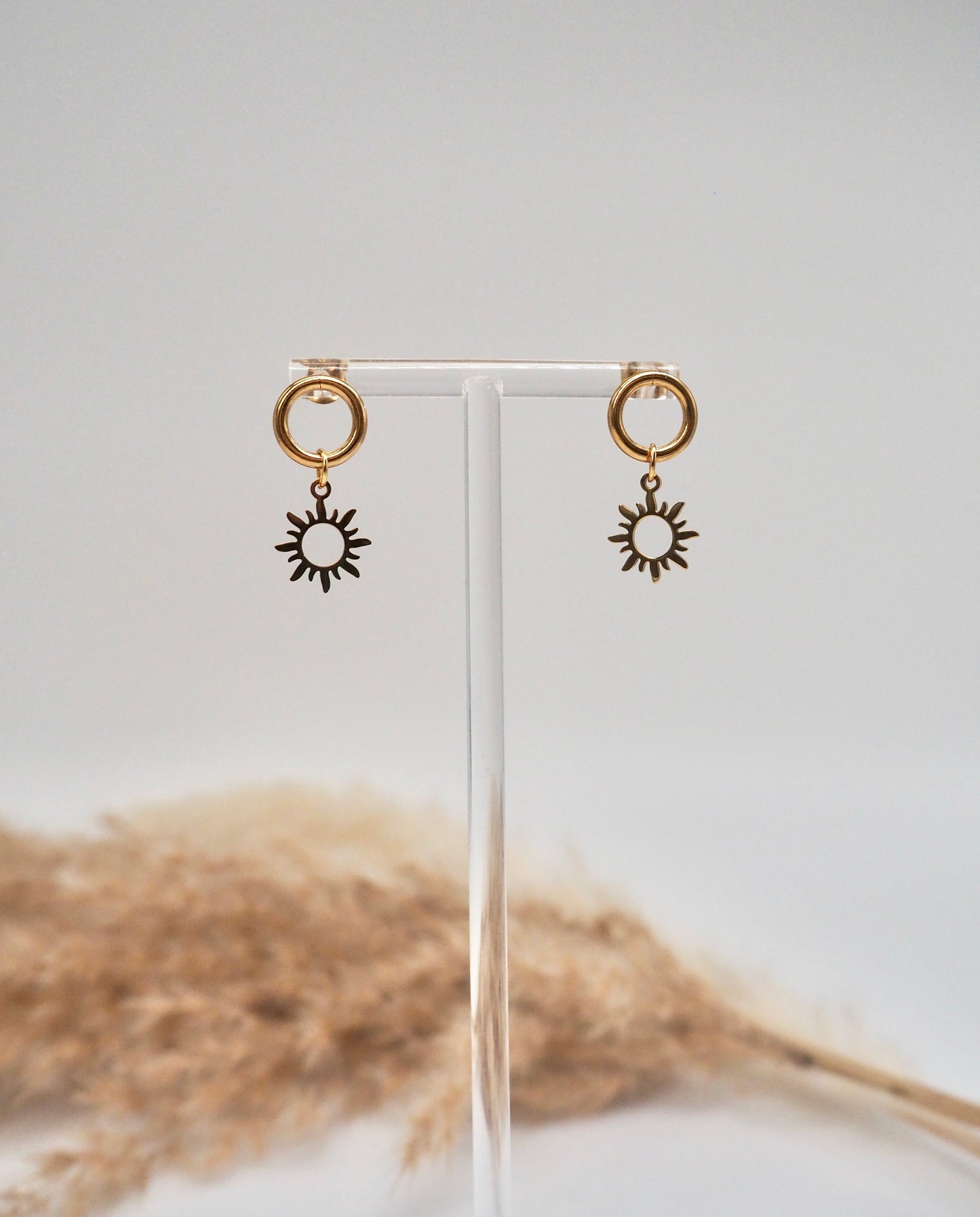 Ohrstecker mit Sonnenumriss-Anhänger