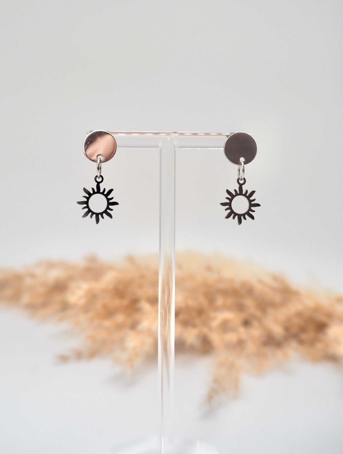 Ohrstecker mit Sonnenumriss-Anhänger