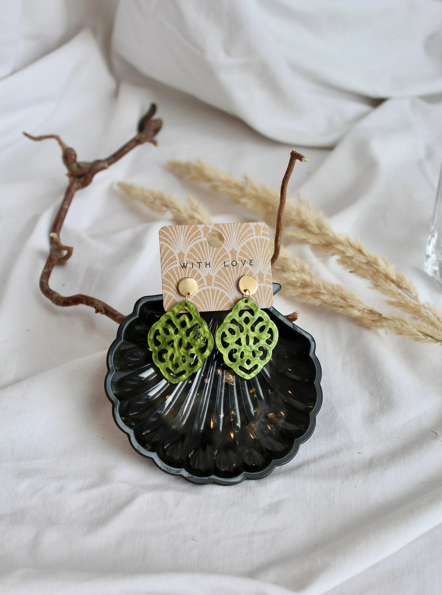 Earrings with resin ornament diamond in green