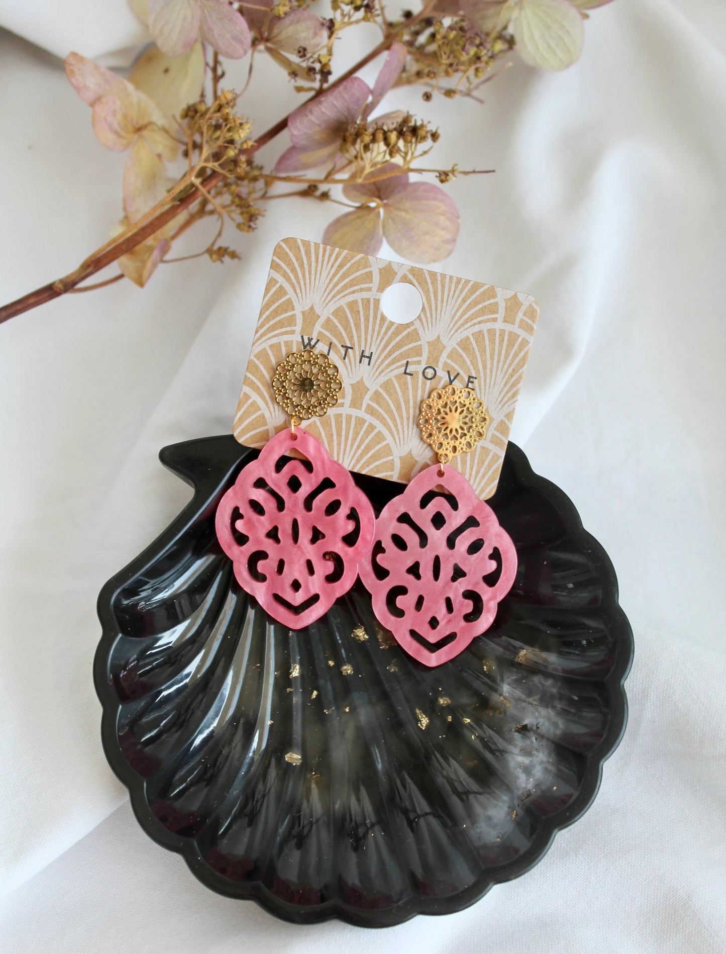 Earrings with resin ornament diamond in pink
