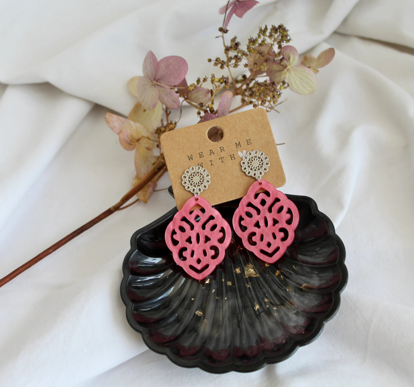 Earrings with resin ornament diamond in pink
