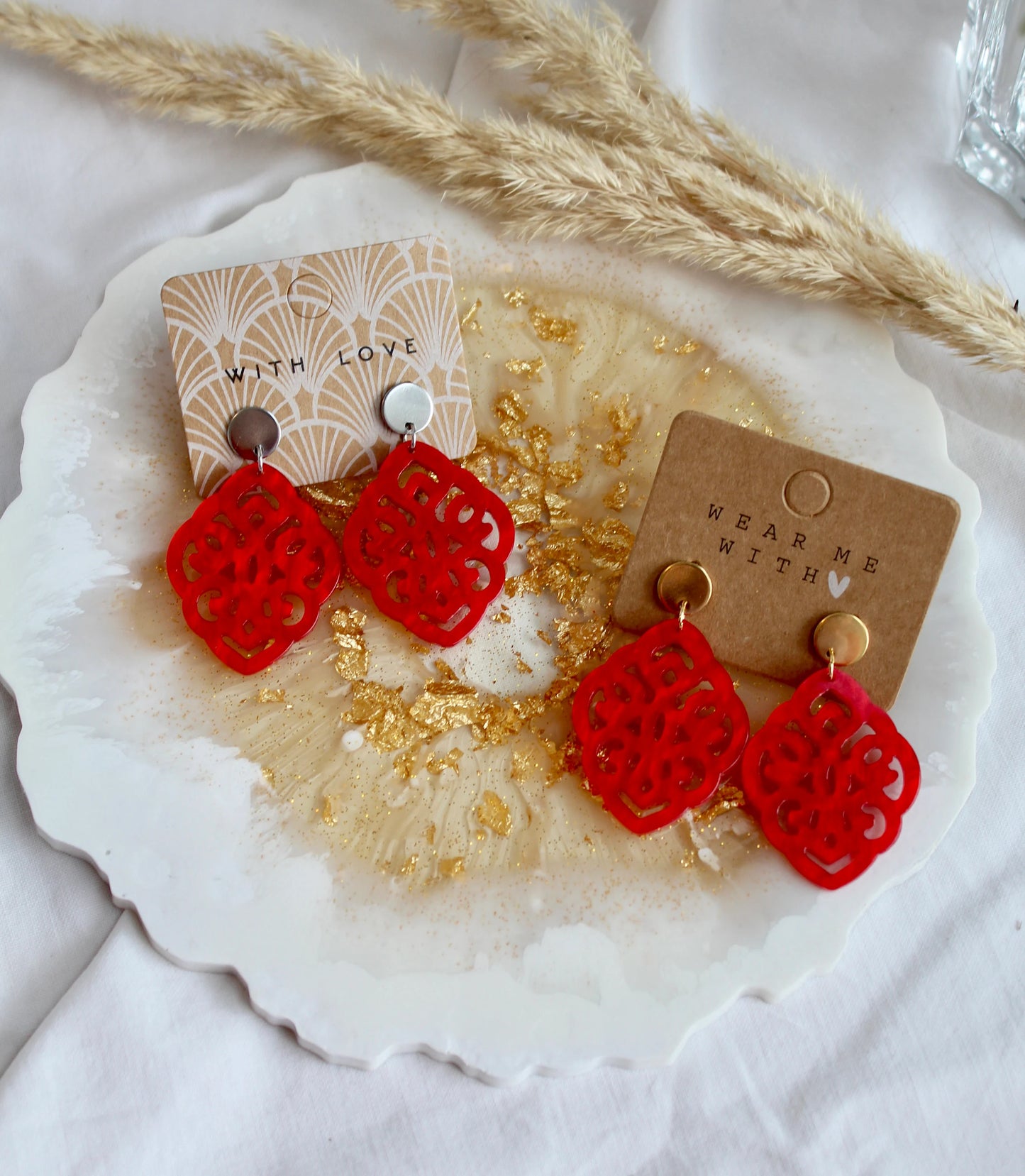 Earrings with resin ornament diamond in red