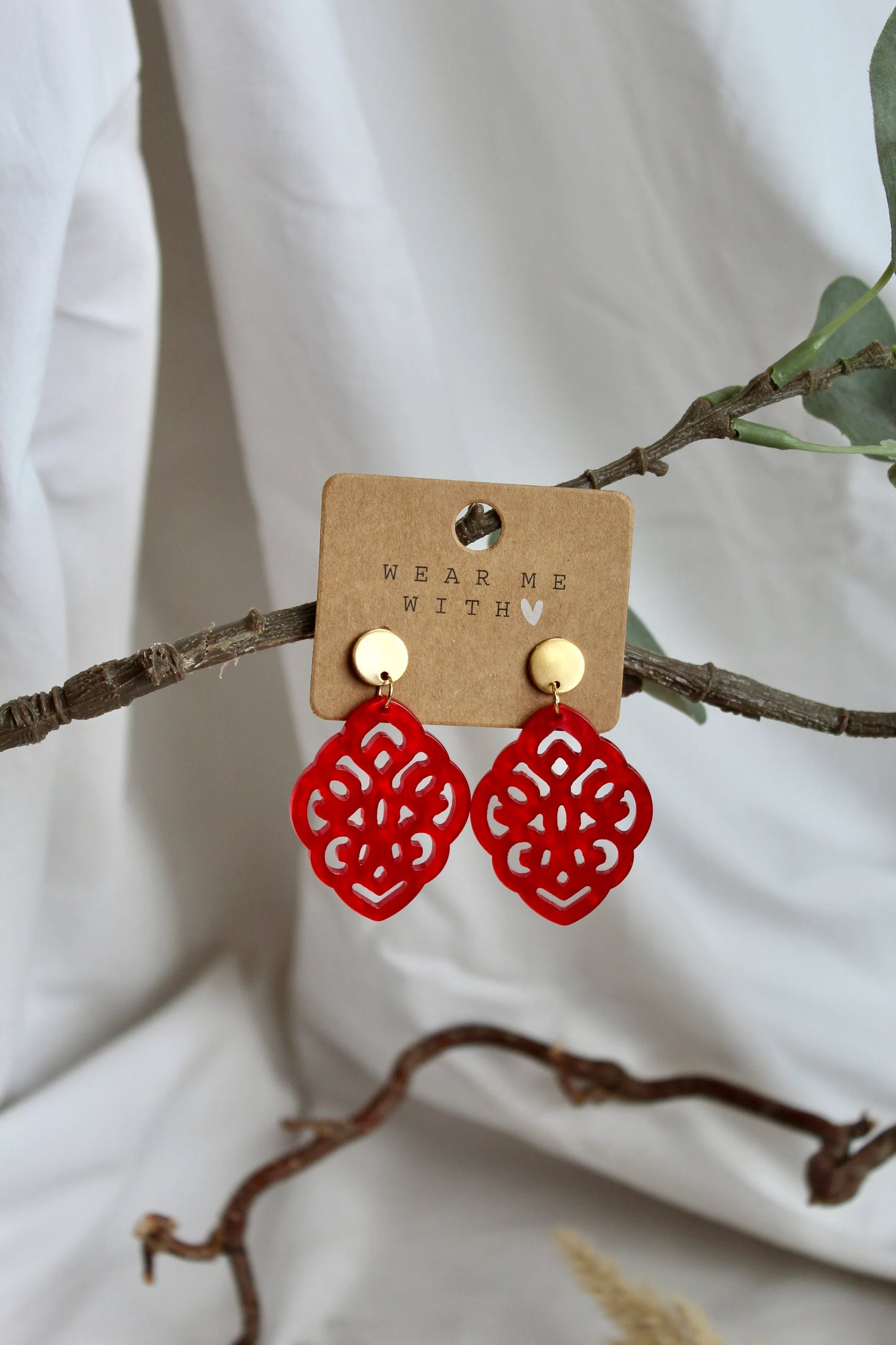 Earrings with resin ornament diamond in red