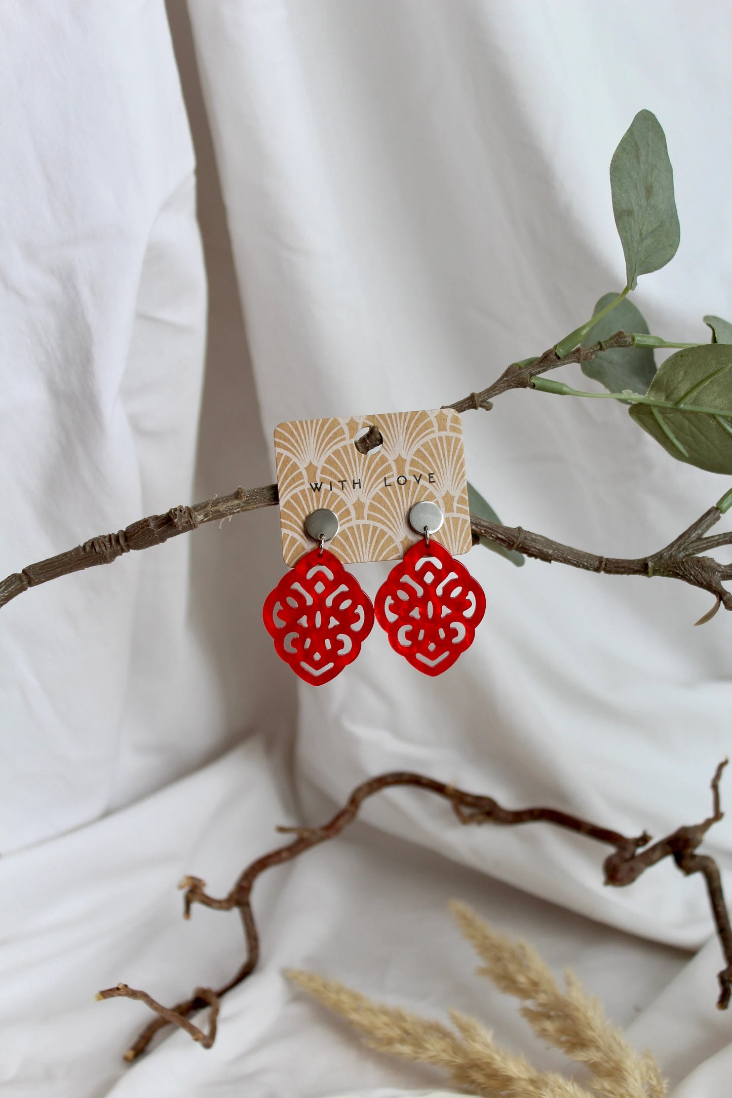 Earrings with resin ornament diamond in red