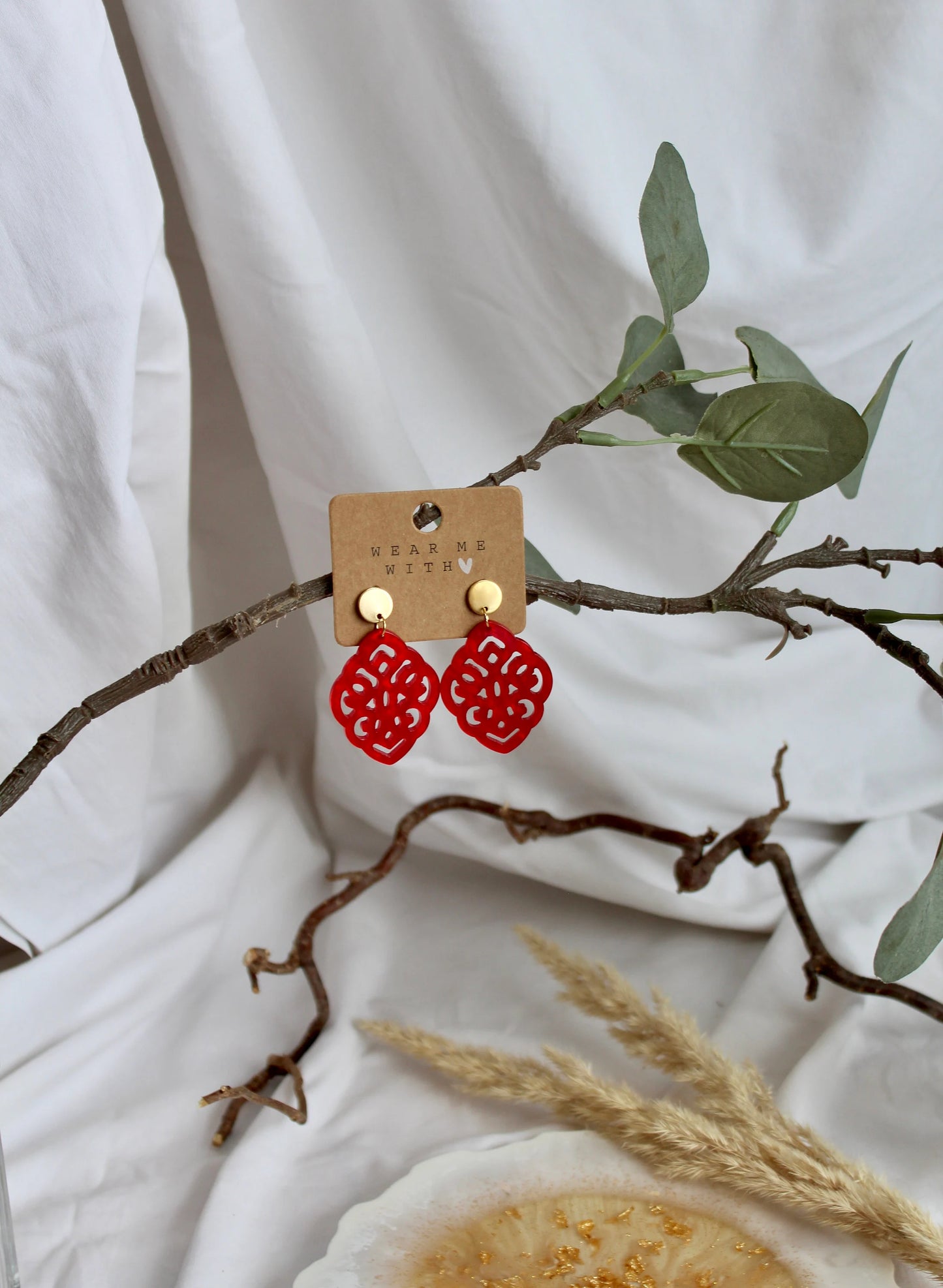 Earrings with resin ornament diamond in red