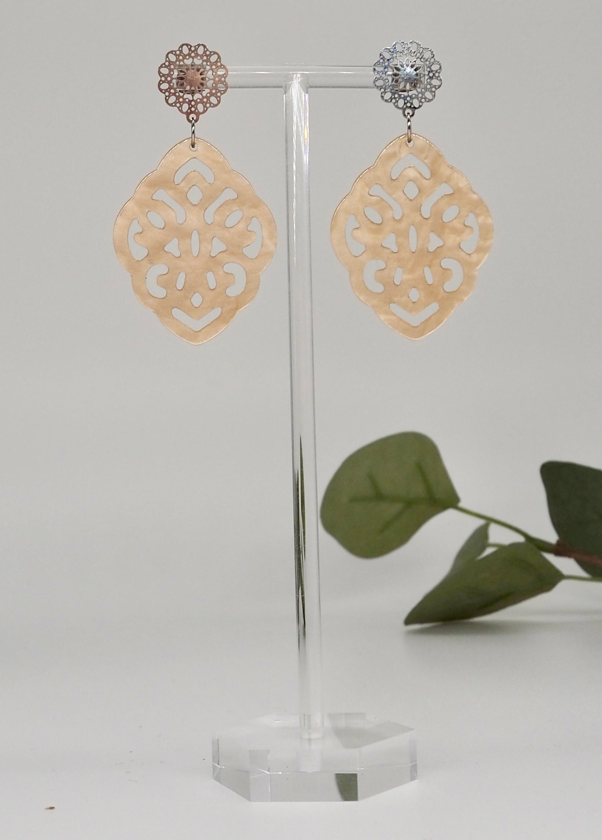 Resin Ornament Raute gold