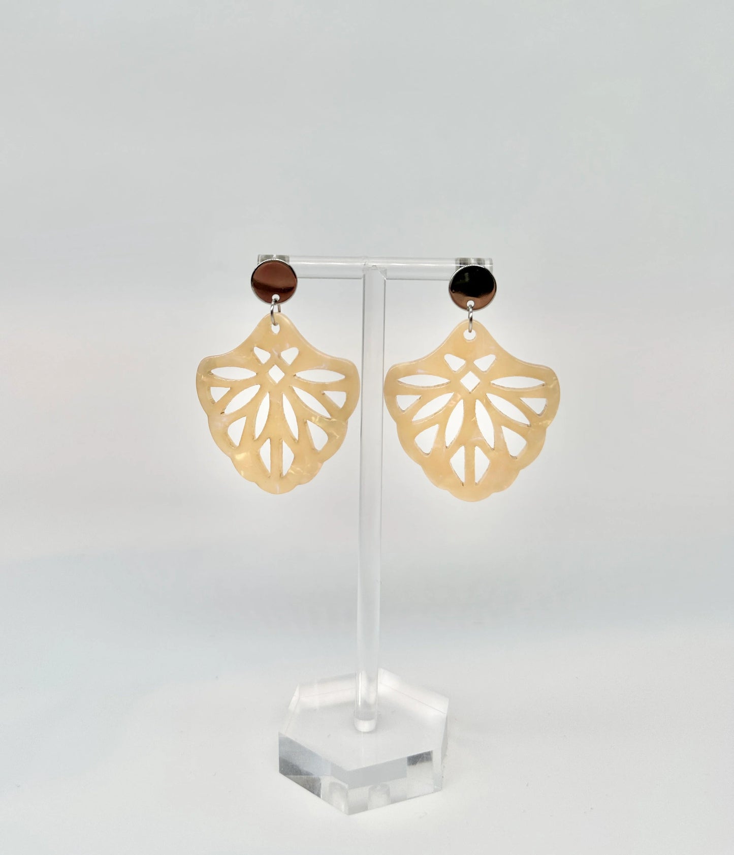 Ohrringe mit Resin-Ornament in verschiedene Farben