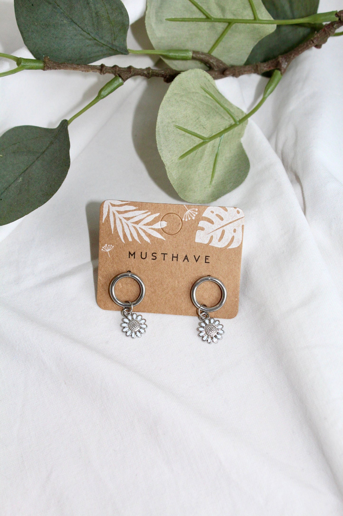 Ohrstecker mit Blümchen-Anhänger