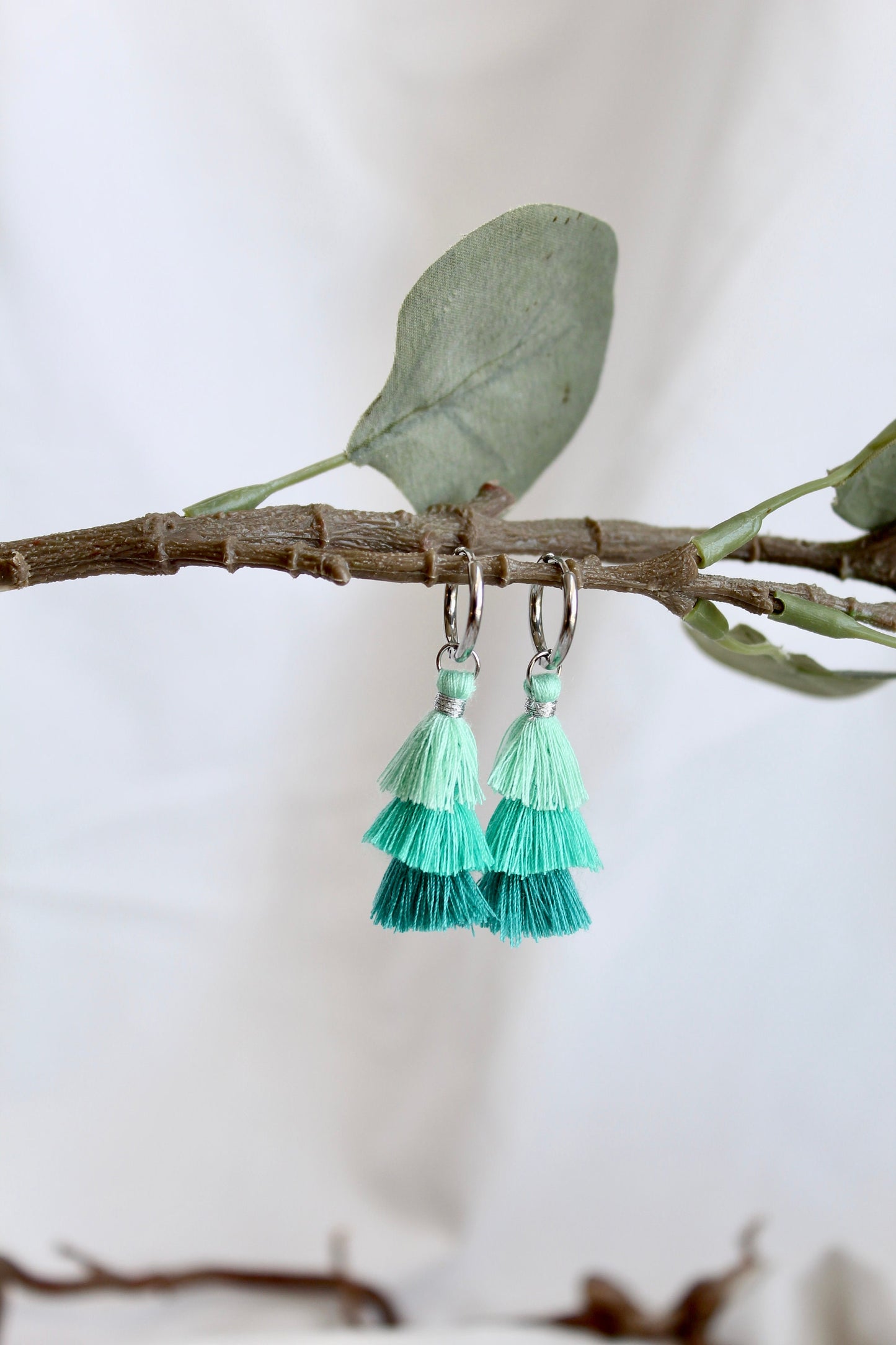 Creolen mit dreifärbiger Quaste - in verschiedenen Farben