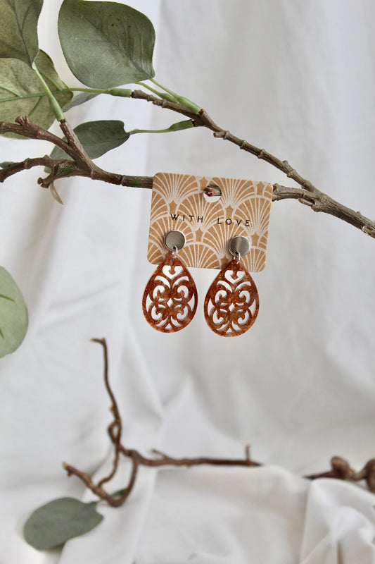 Einzigartige Statement Ohrringe mit Resin-Ornament Tropfen
