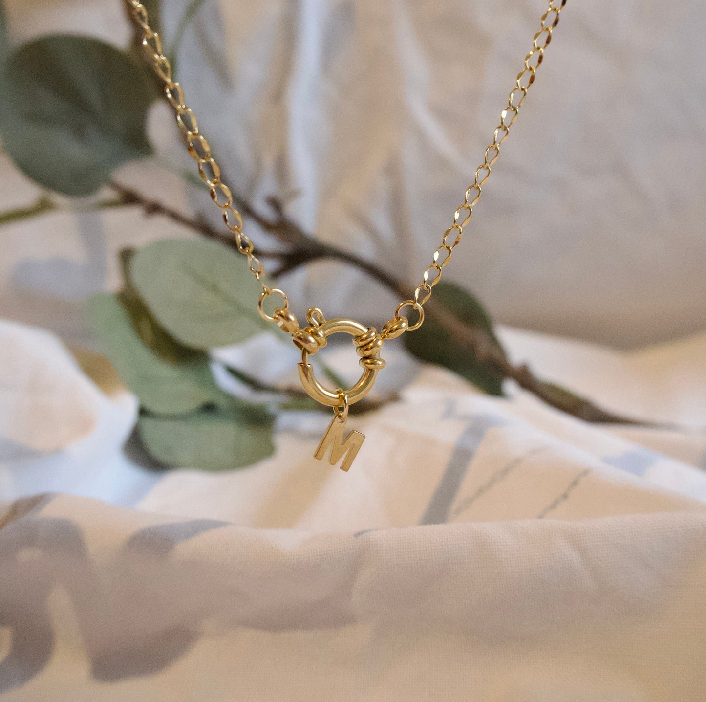 Personalisierbare feine Halskette mit großem Verschluss