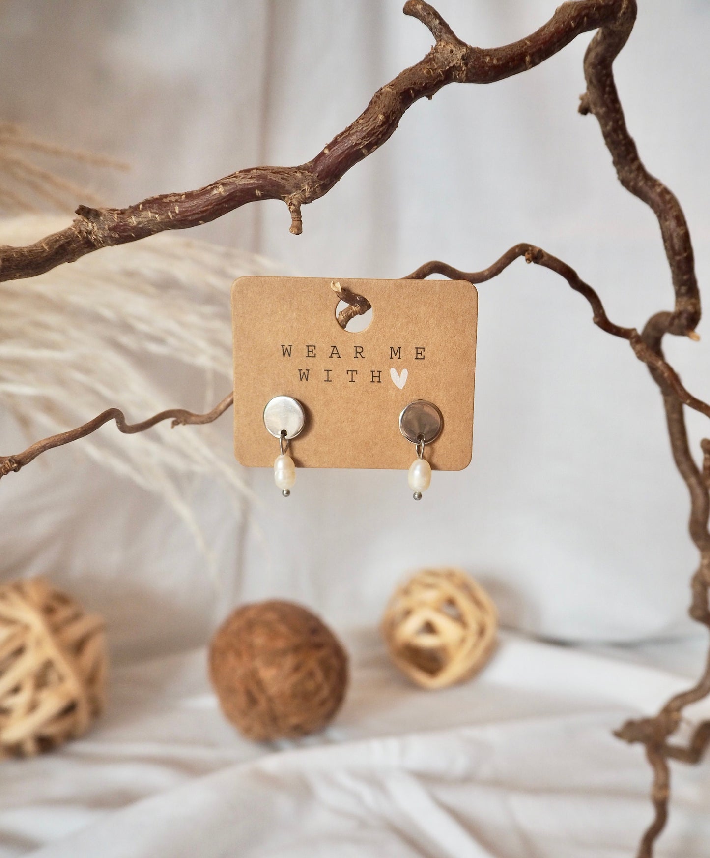 Runde Ohrstecker mit Süßwasserperle