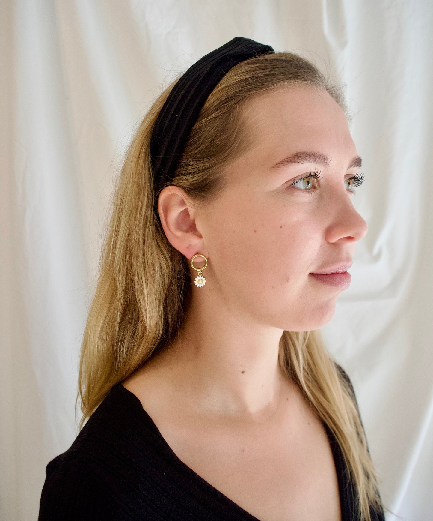 Ohrstecker mit Blümchen-Anhänger