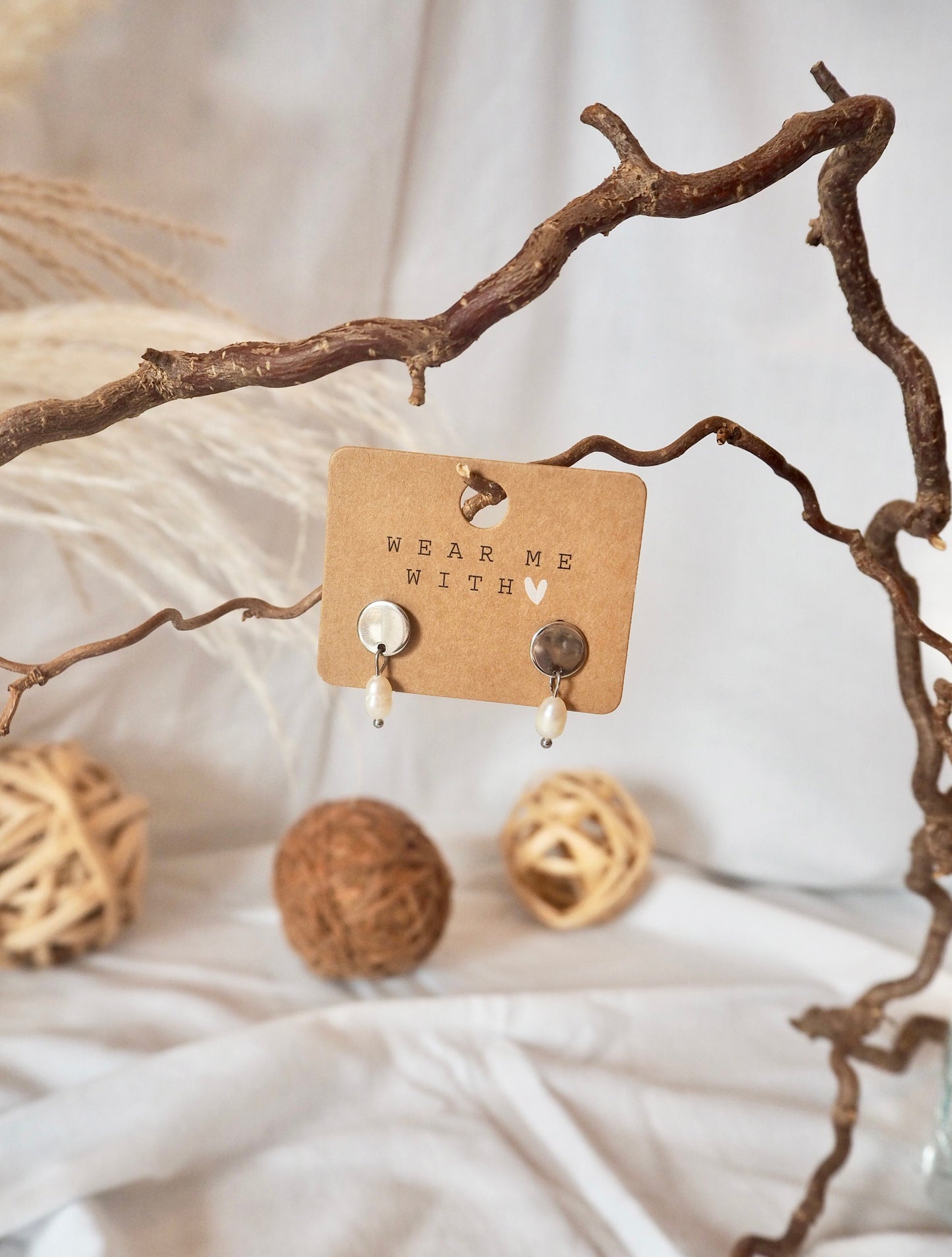 Runde Ohrstecker mit Süßwasserperle