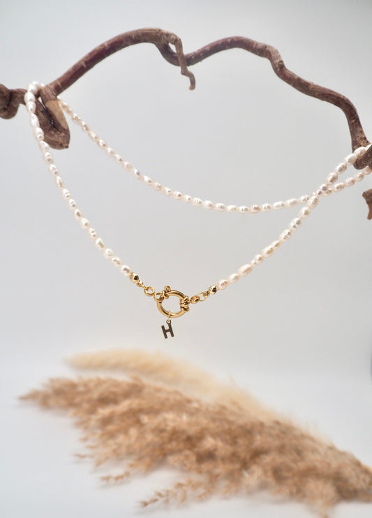 Personalisierbare Perlenkette mit Buchstabencharm