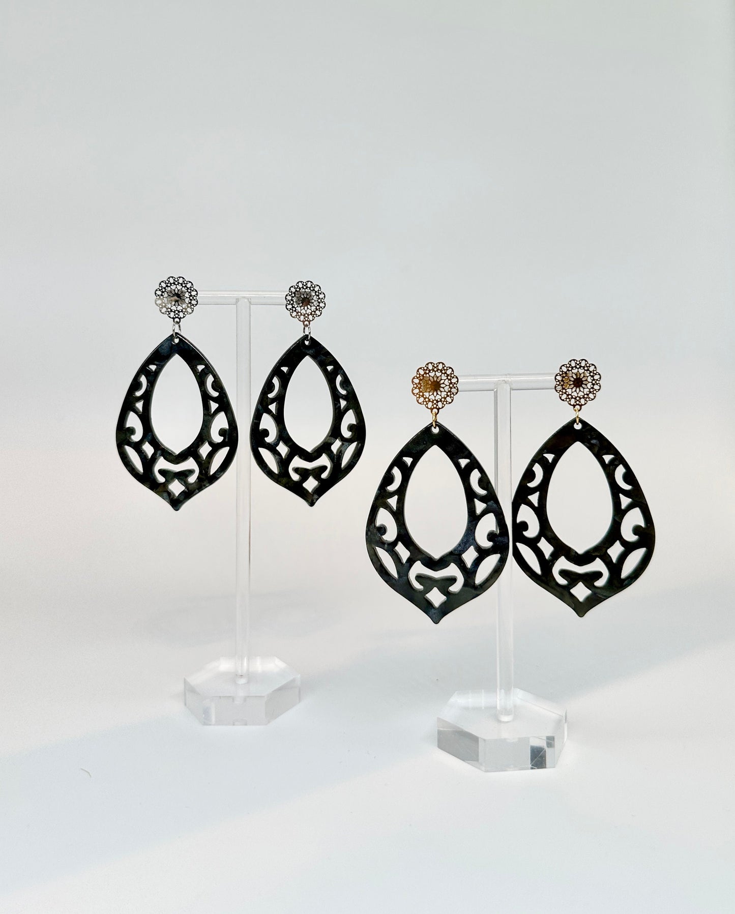 Statement Ohrringe Resin-Ornament in schwarz