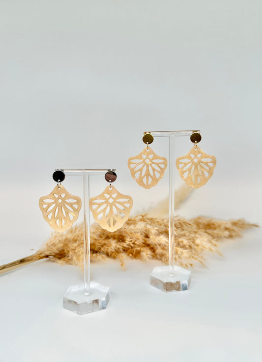 Ohrringe mit Resin-Ornament