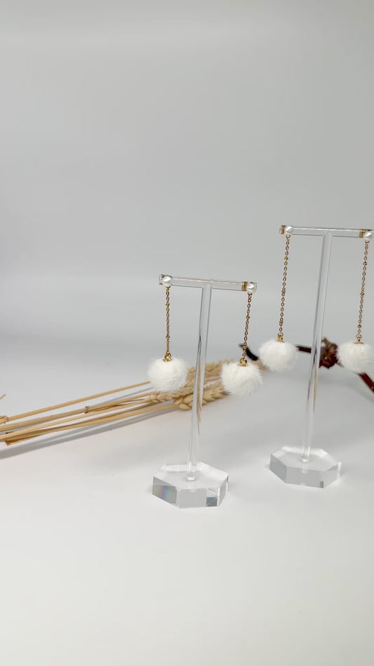 Plüsch Ohrringe mit Pompons,  Flauschige Ohrringe, Ohrringe mit kleinen Bommel,