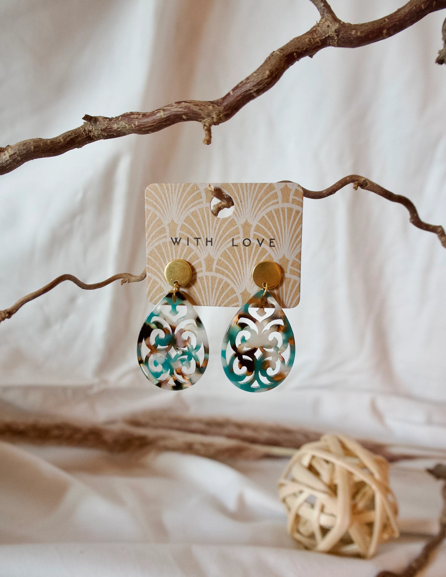 Ohrringe mit Resin-Ornament Tropfen türkis/braun gemustert