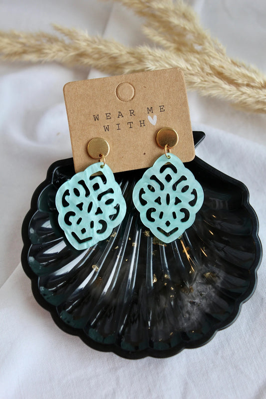 Ohrringe mit Resin-Ornament Raute in helltürkis